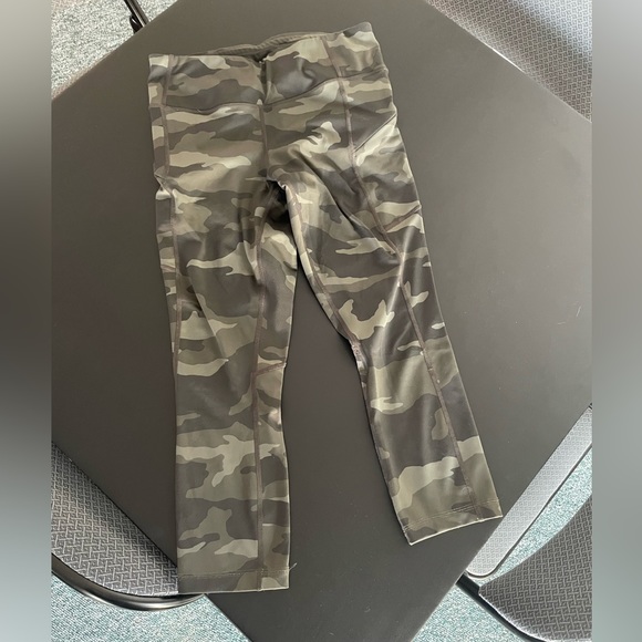 Athleta cropped camo leggings - Picture 3 of 4